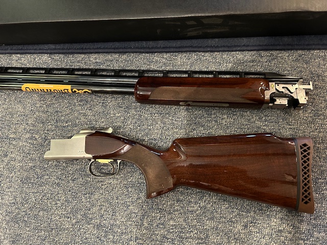Browning 725 12ga. 32" Left handed Trap gun - Image 2