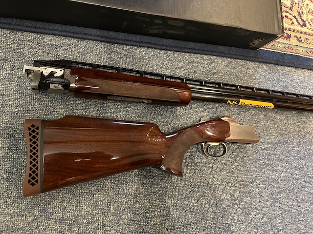 Browning 725 12ga. 32" Left handed Trap gun - Image 3