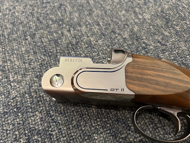 Beretta DT-11 12ga. 32" Left Handed Sporting Clays gun - Image 2
