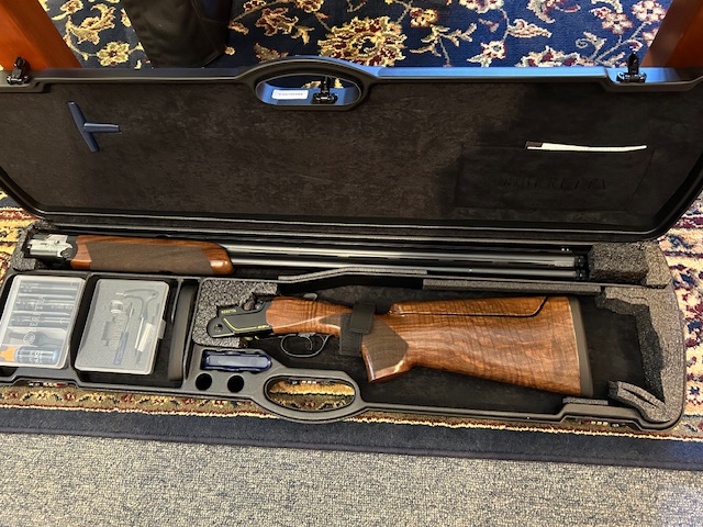 Beretta "NEW" 694 Black DLC 12ga. 32" Sporting Clays gun.