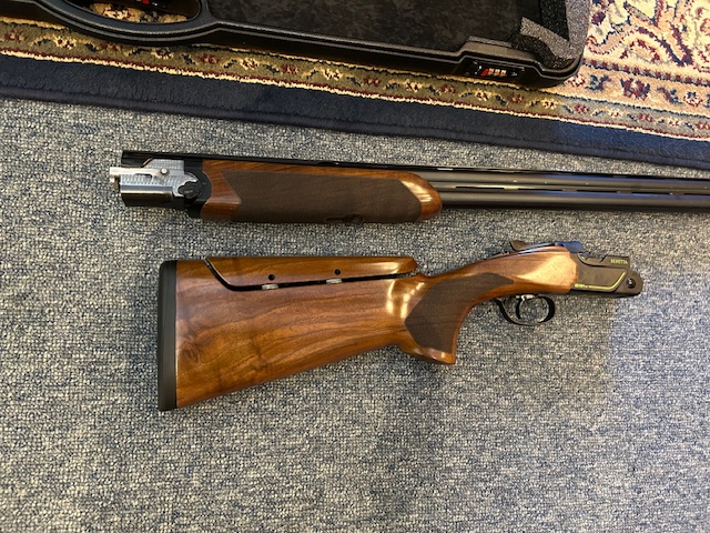 Beretta "NEW" 694 Black DLC 12ga. 32" Sporting Clays gun - Image 3