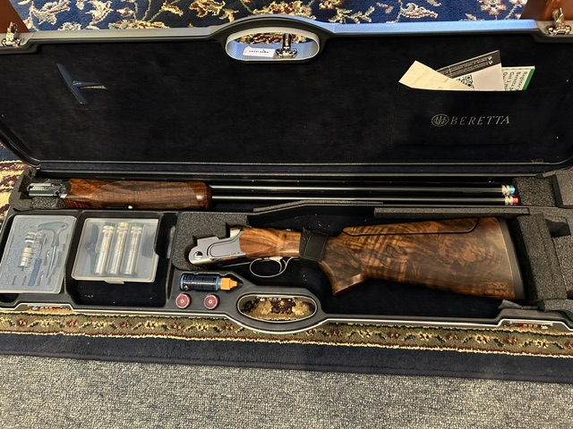 Beretta DT-11 Black edition 12ga. 32" Sporting Clays gun