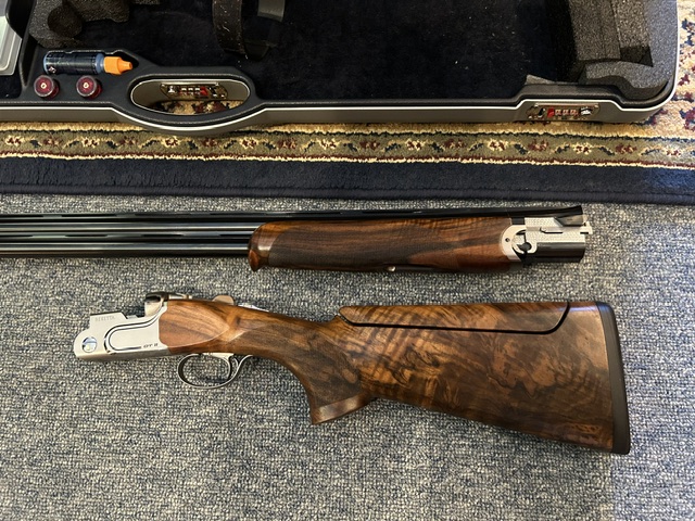 Beretta DT-11 Black edition 12ga. 32" Sporting Clays gun - Image 2